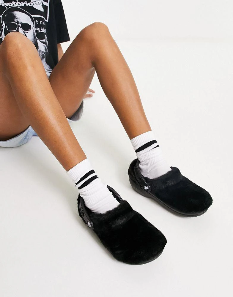 商品Crocs|Crocs classic fur sure clog in black,价格¥224,第4张图片详细描述