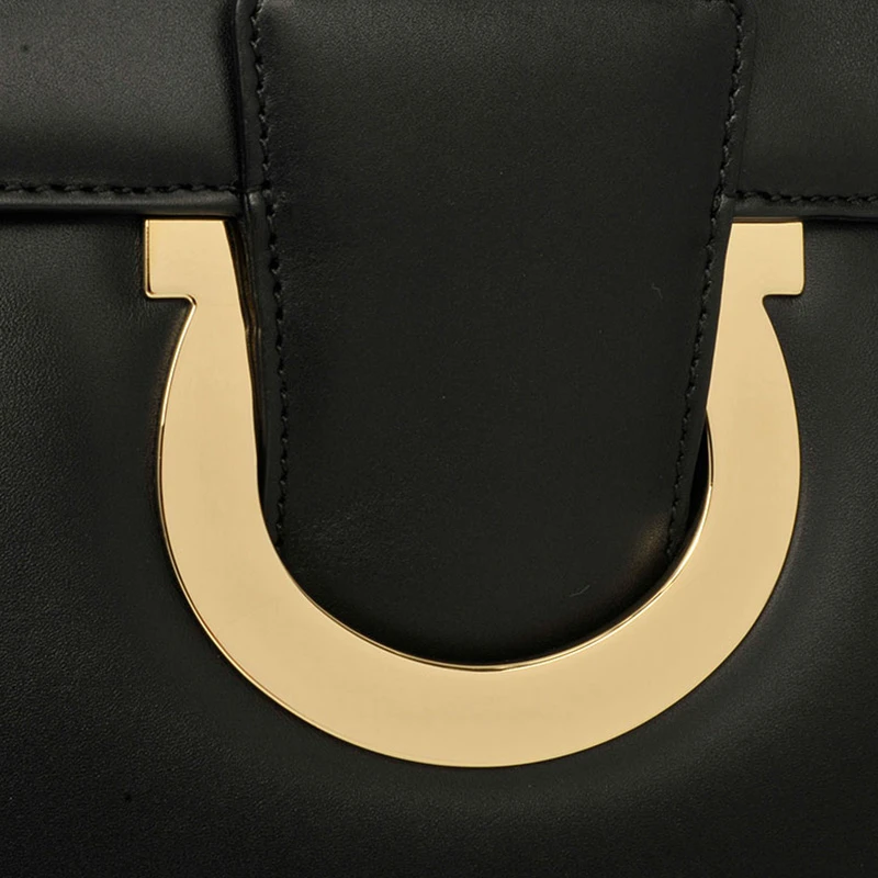 Salvatore Ferragamo 菲拉格慕 女士经典黑色皮革马蹄扣logo单肩手拿包 21-F893CALFNERO 商品