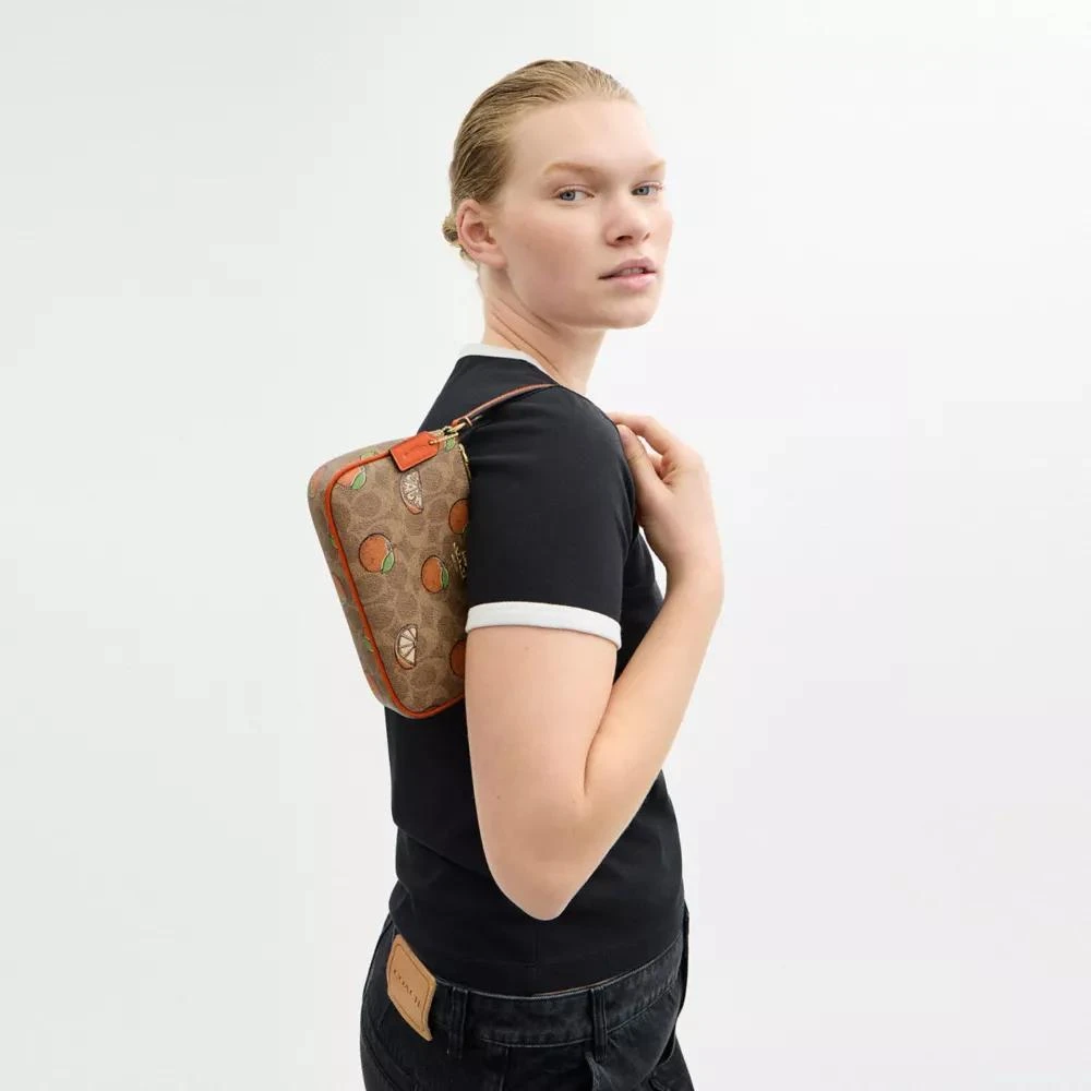 Nolita 19 In Signature Canvas With Orange Print 商品