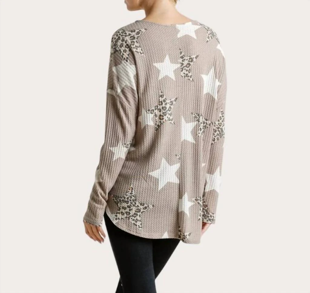 商品umgee|Star & Leopard Waffle Knit Top In Taupe,价格¥342,第3张图片详细描述