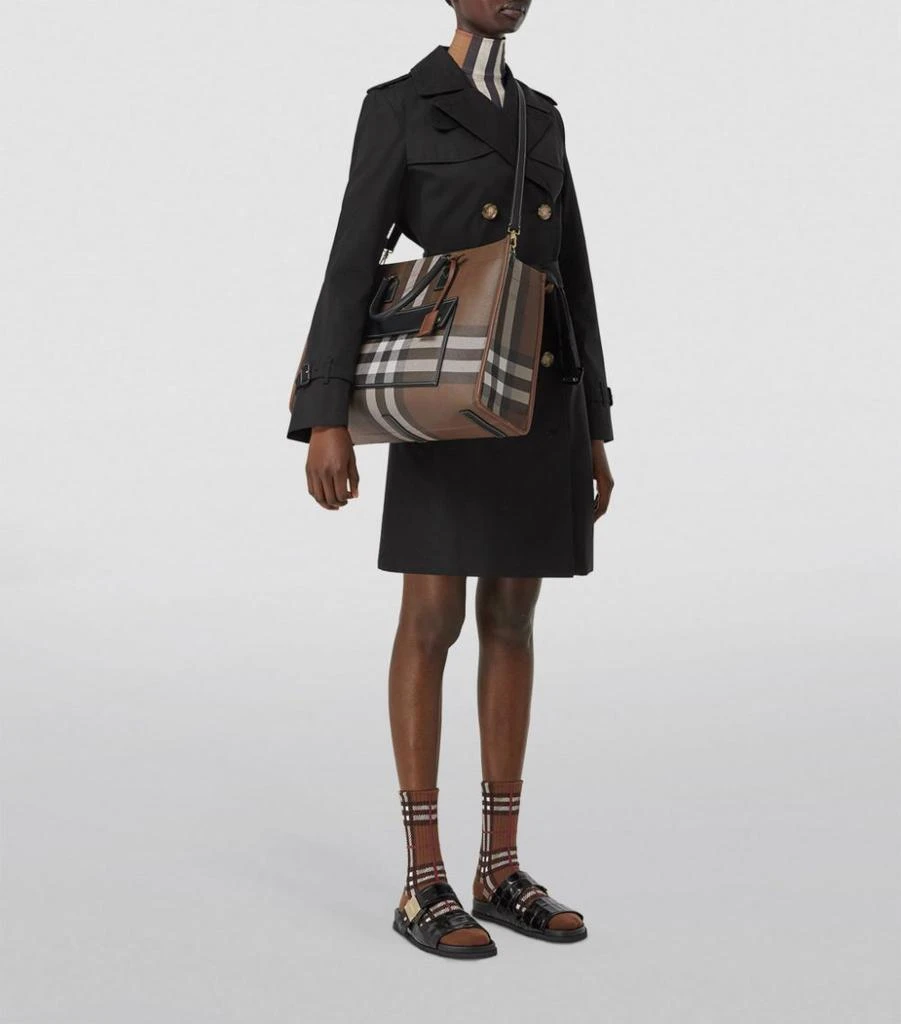 商品Burberry|Medium Check Freya Tote Bag,价格¥14387,第2张图片详细描述