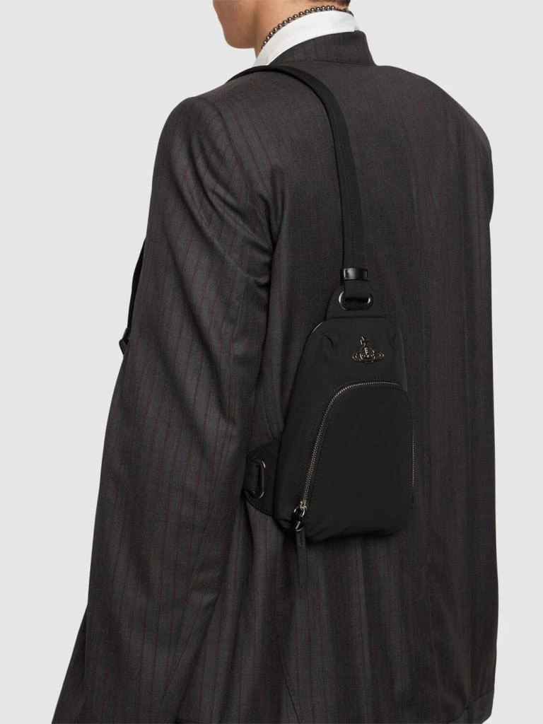 商品Vivienne Westwood|再生尼龙胸挂包,价格¥1891,第3张图片详细描述