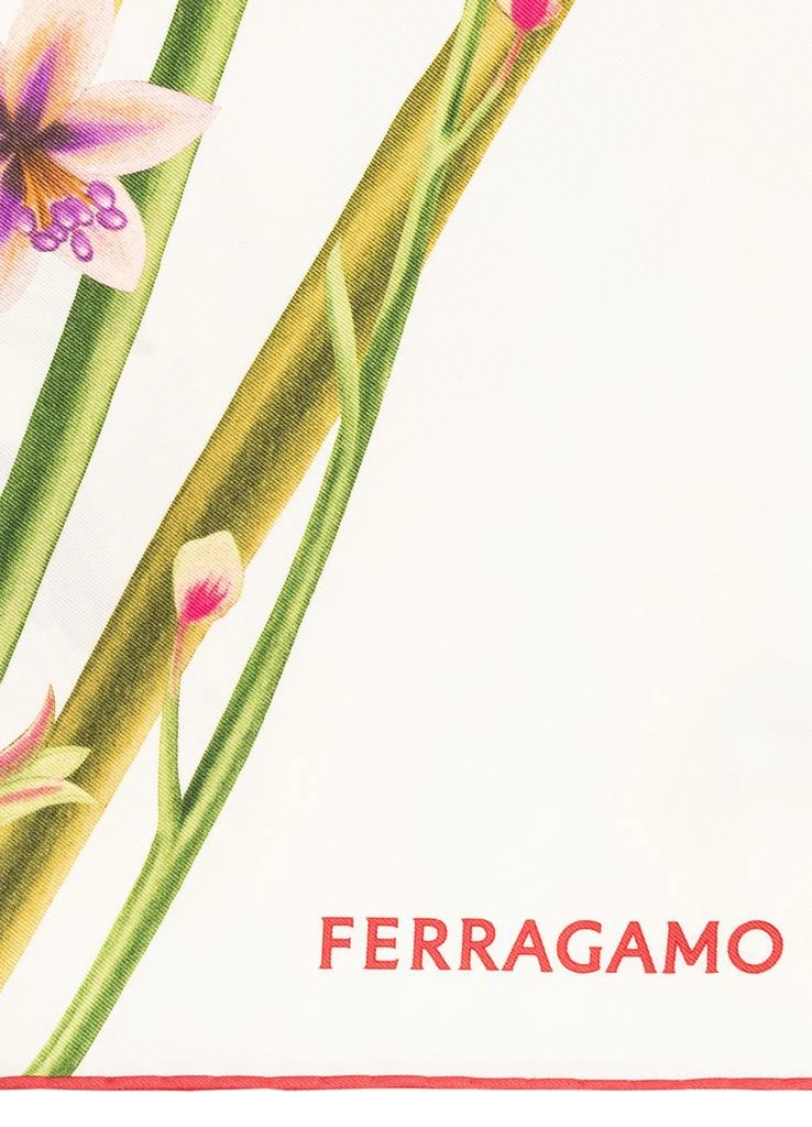 商品Salvatore Ferragamo|Silk shawl with floral motif,价格¥3595,第4张图片详细描述