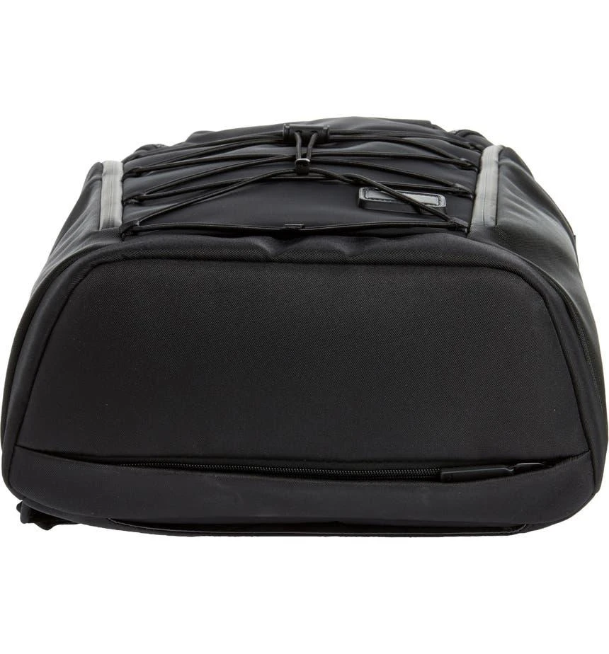 商品Tumi|Valley Hiking Backpack,价格¥3400,第5张图片详细描述