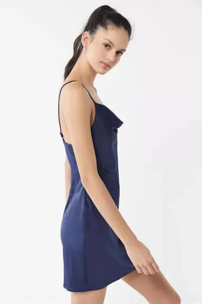 商品Urban Outfitters|UO Mallory Cowl Neck Slip Dress,价格¥116,第4张图片详细描述