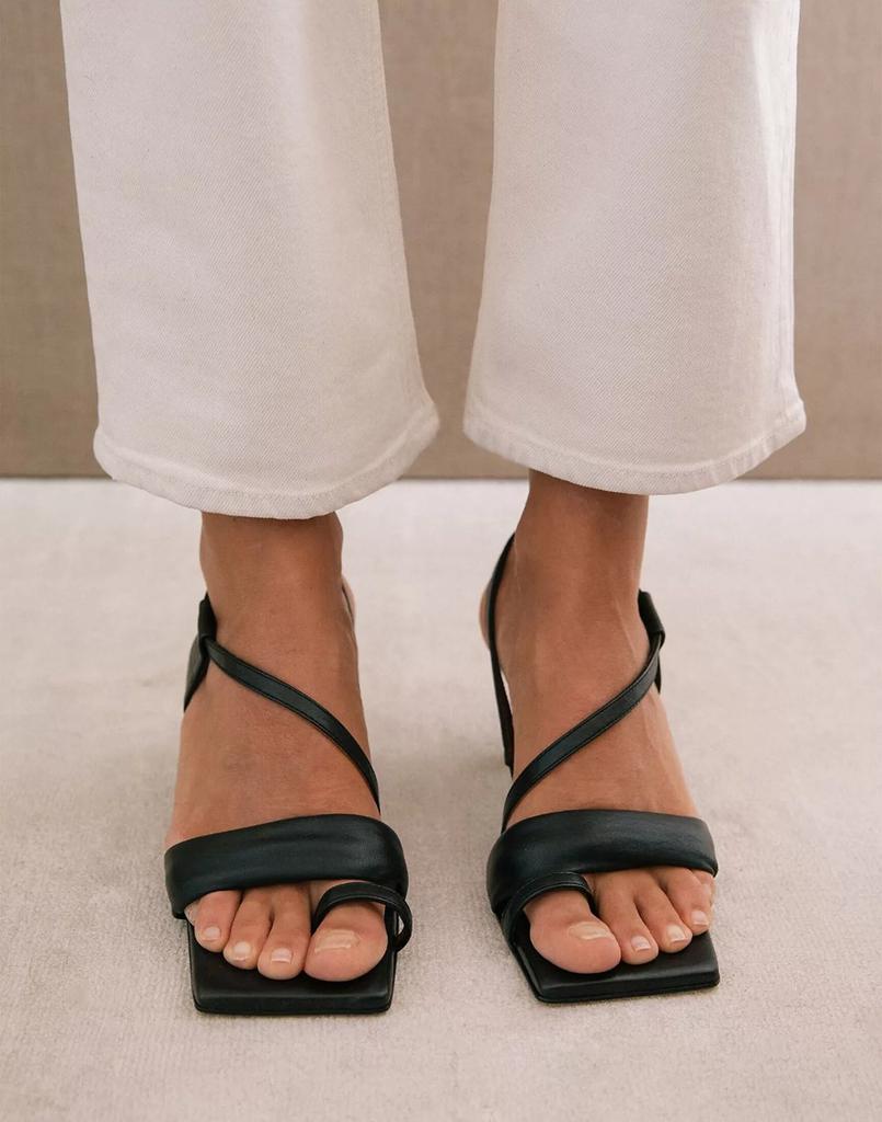 商品Madewell|ALOHAS Leather Asymmetrical Sandals in Black,价格¥1197,第6张图片详细描述