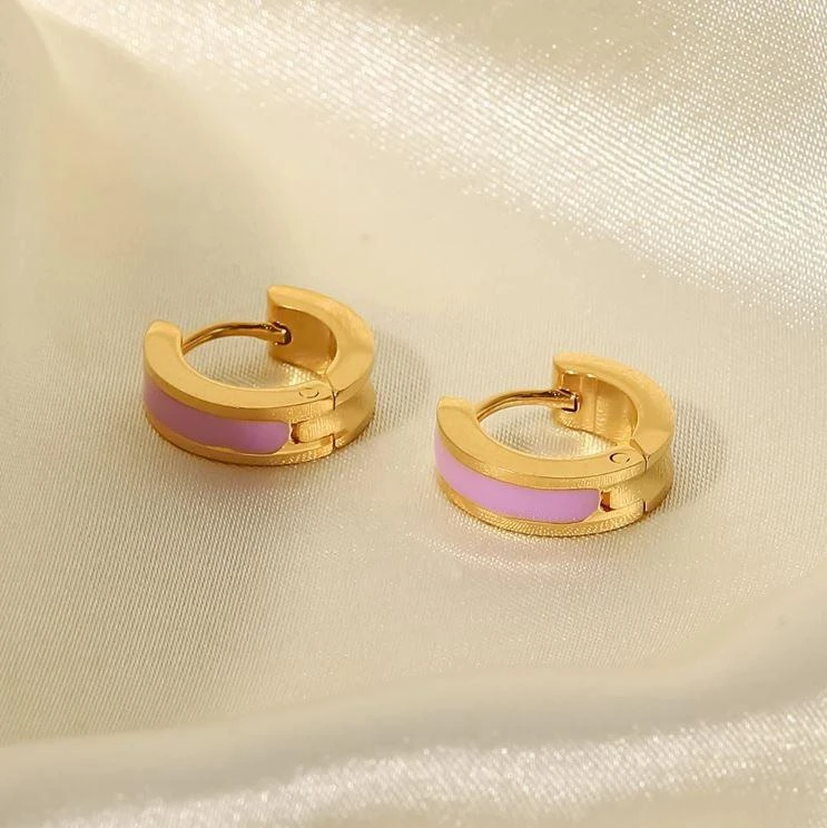 商品Simply Rhona|Lilac Enamel Huggie Hoop Earrings In 18K Gold Plated Stainless Steel,价格¥415,第2张图片详细描述