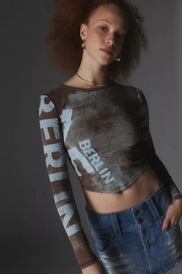 商品Urban Outfitters|UO Berlin Destination Long Sleeve Tee,价格¥189,第1张图片详细描述