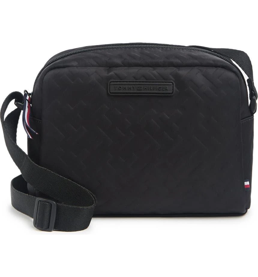 商品Tommy Hilfiger|Jillian Nylon Crossbody Camera Bag,价格¥244,第1张图片