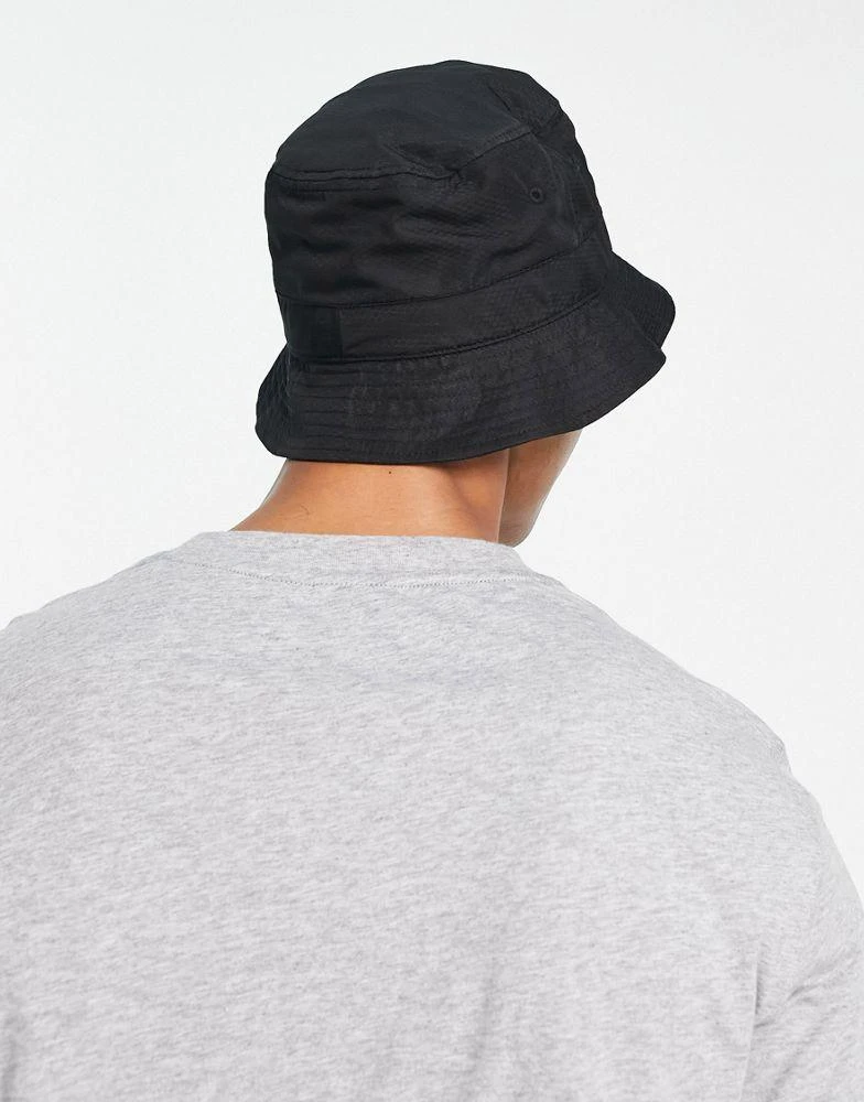 商品Barbour|Barbour International Impeller contrast logo bucket hat in black,价格¥238,第2张图片详细描述