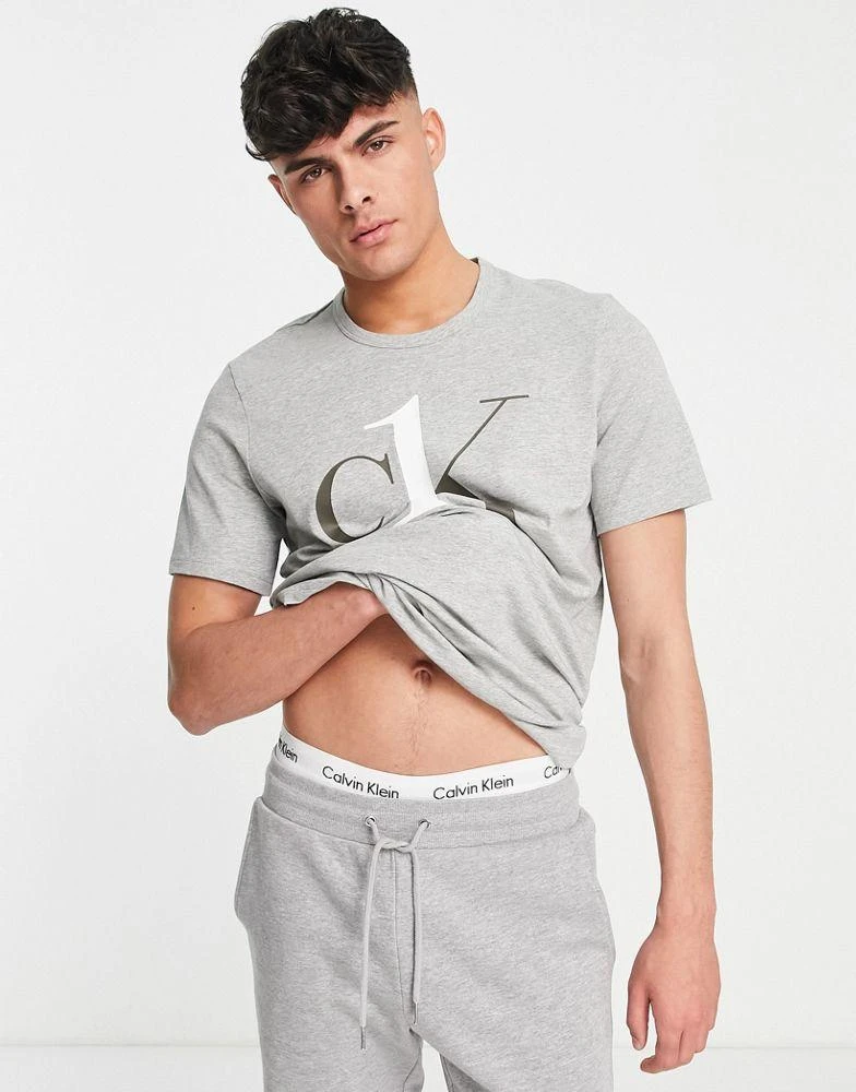 商品Calvin Klein|Calvin Klein CK1 graphic lounge t-shirt in grey,价格¥171,第1张图片