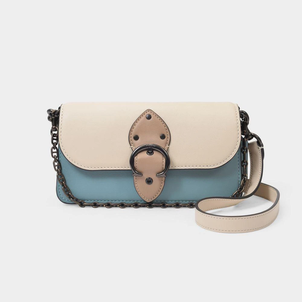 商品Coach|Beat Clutch Bag in Green Leather,价格¥2822,第1张图片