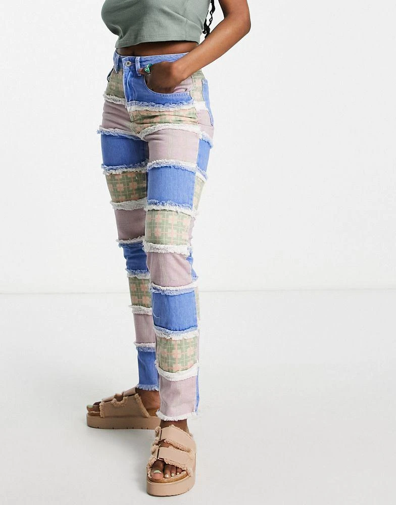 商品The Ragged Priest|The Ragged Priest high waisted mom jeans in blue patchwork,价格¥187,第4张图片详细描述