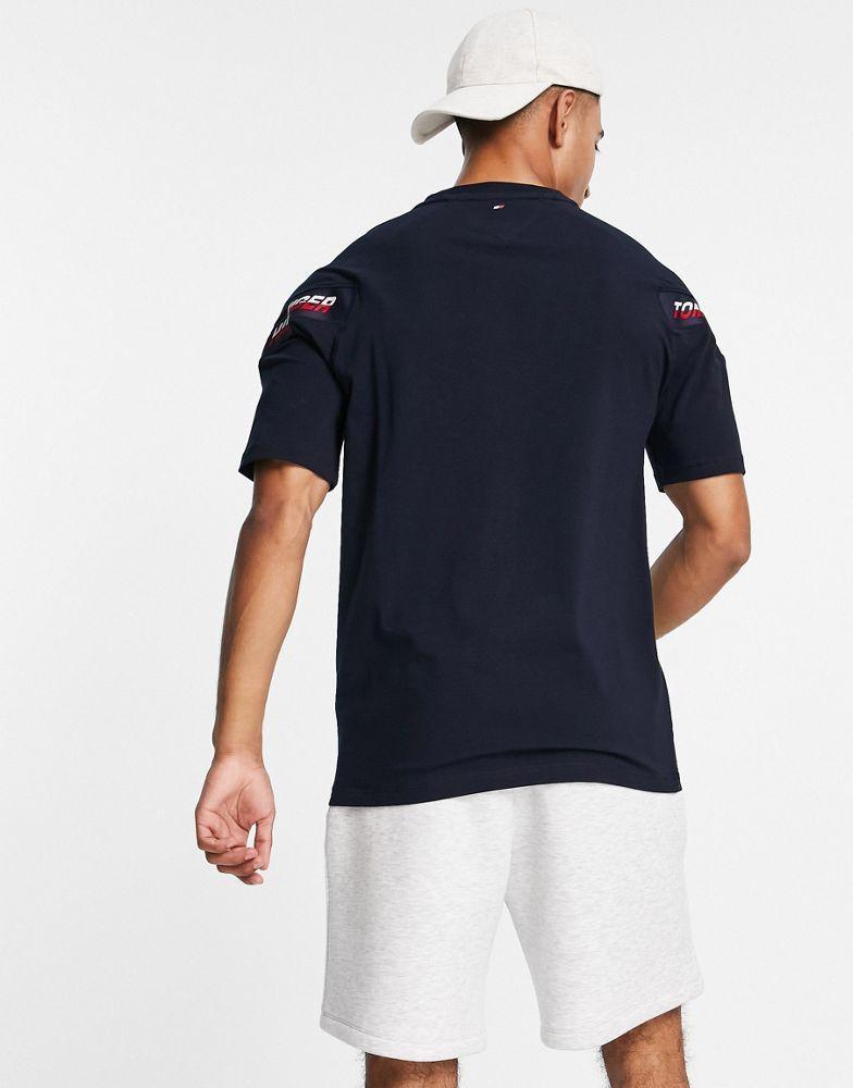 商品Tommy Hilfiger|Tommy Hilfiger Performance icon logo & taping t-shirt in navy,价格¥403,第4张图片详细描述