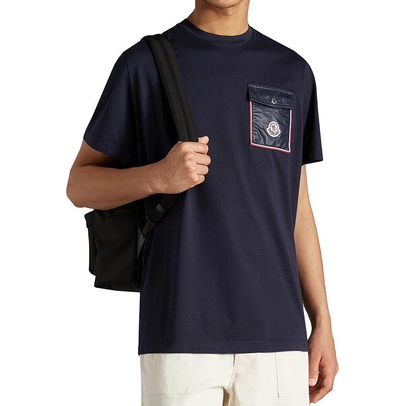 商品Moncler|【预售3-7天】Moncler/蒙克莱 22年秋冬新款 男士午夜蓝色纯棉饰口袋短袖T恤H10918C000488390Y778,价格¥2556,第6张图片详细描述