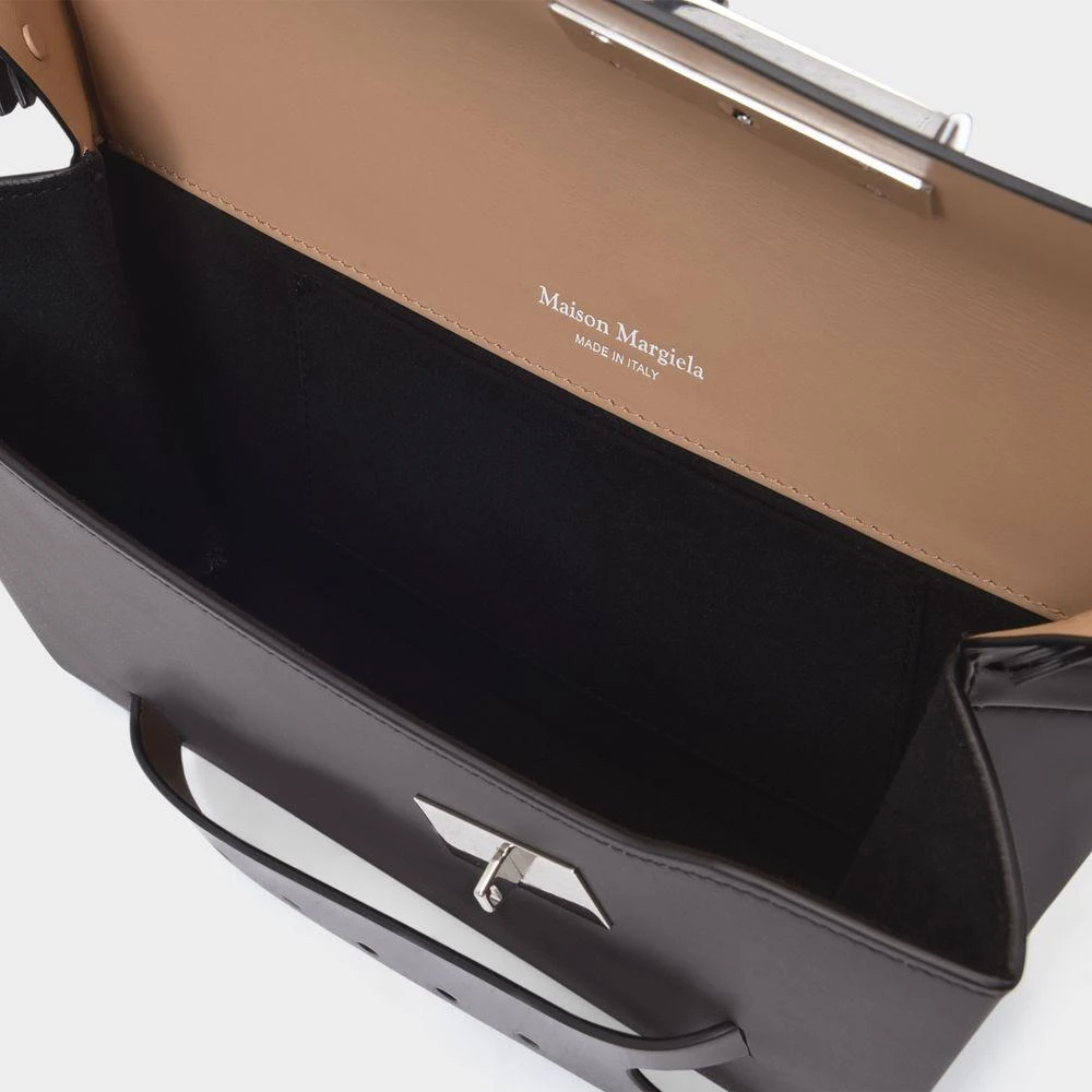 商品MAISON MARGIELA|Snatched Medium Bag in Black Leather,价格¥14035,第4张图片详细描述