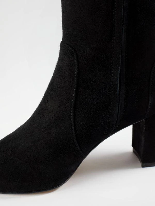 Suede Ankle Booties 商品