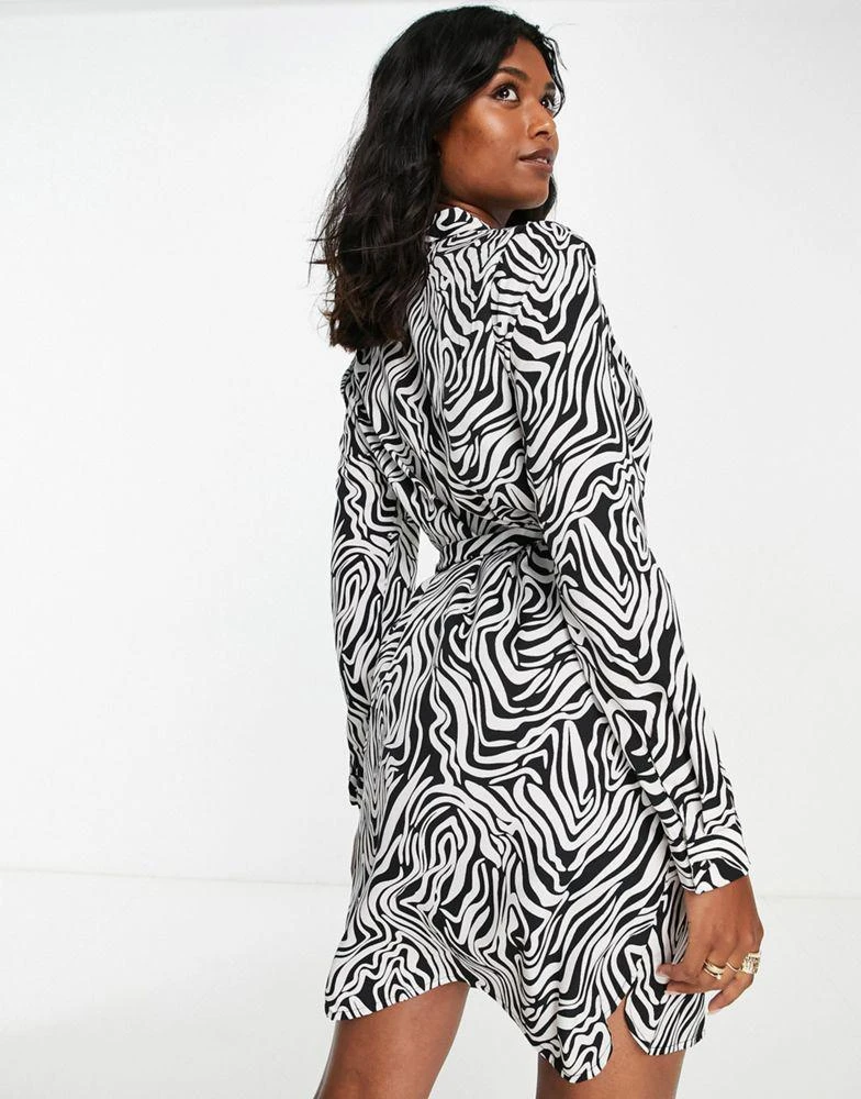 商品VERO MODA|Vero Moda mini shirt dress in monochrome print,价格¥197,第2张图片详细描述