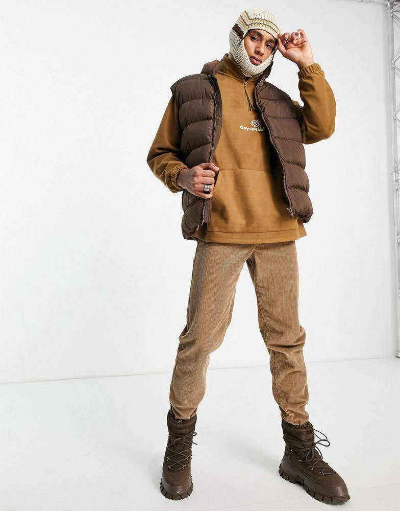 商品ASOS|ASOS Daysocial oversized quarter zip sweatshirt in polar fleece with logo print in brown,价格¥195,第2张图片详细描述
