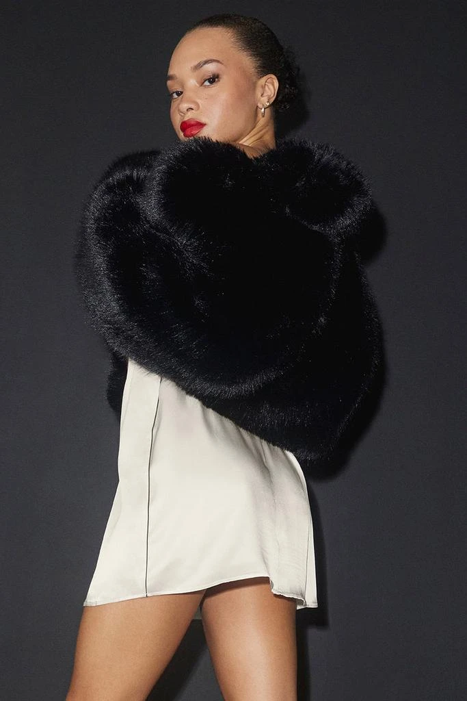 商品Alo|Opulent Faux Fur Cropped Jacket - Black,价格¥2661,第4张图片详细描述