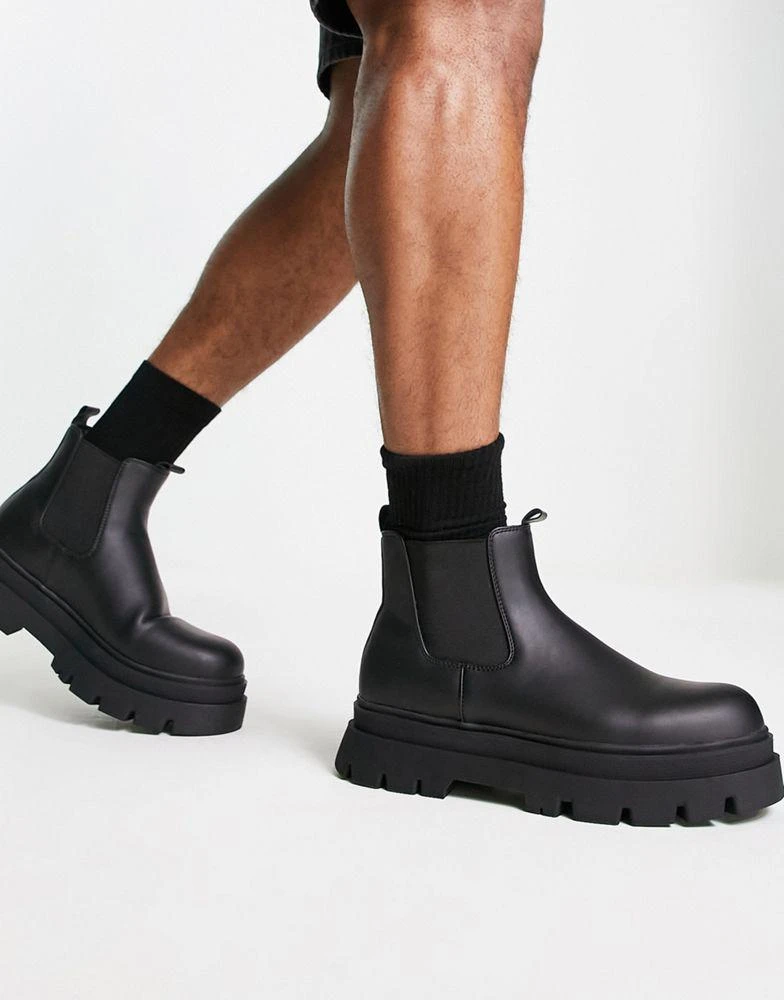 商品Bershka|Bershka chunky chelsea boot in black,价格¥388,第3张图片详细描述