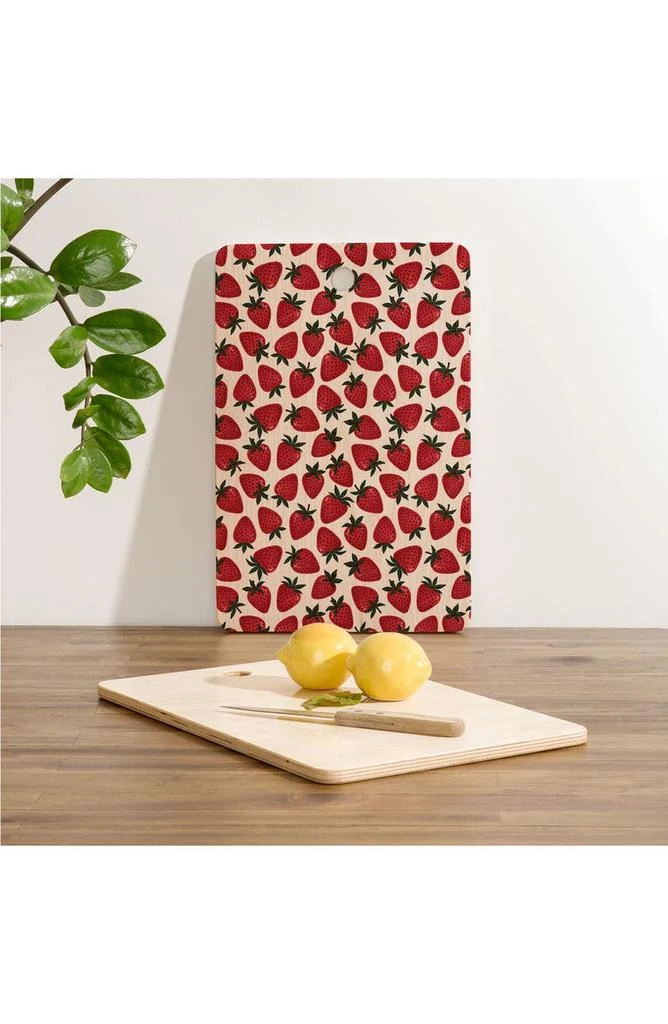 商品DENY Designs|Avenie Spring Garden Strawberries Cutting Board,价格¥289,第2张图片详细描述