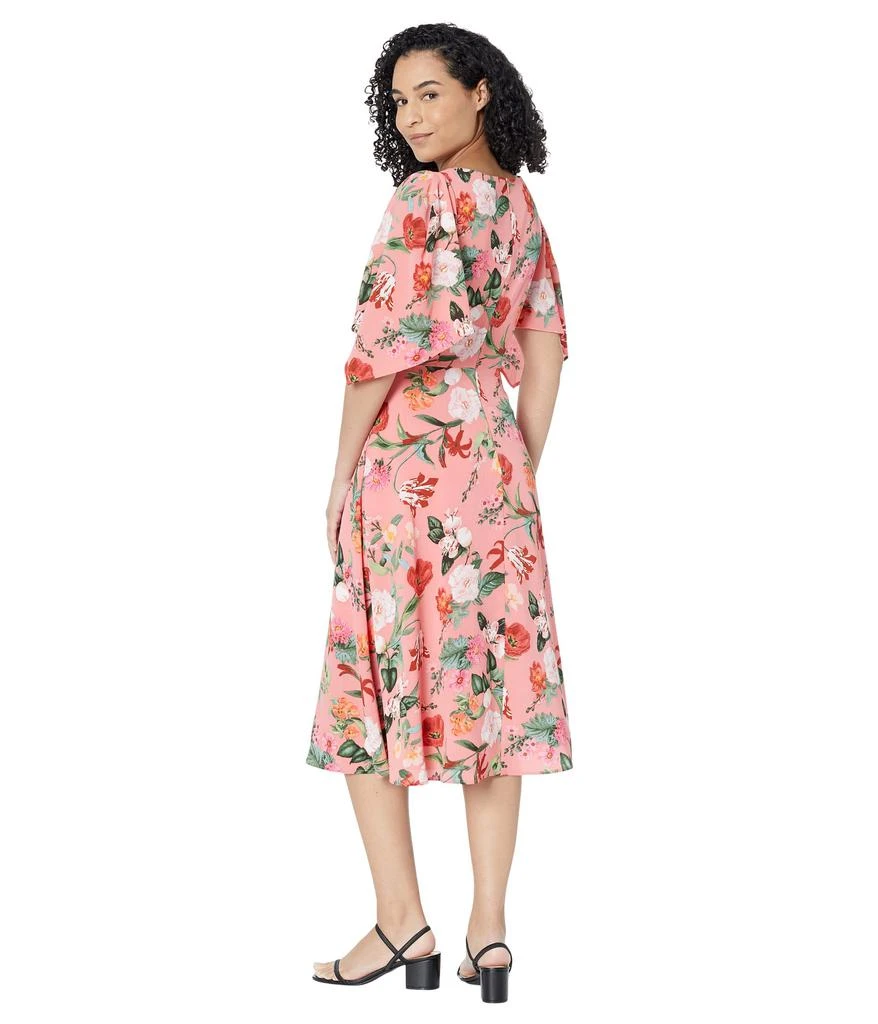 商品Vince Camuto|Printed Pebble Crepe Boatneck High-Low Flutter Sleeve Midi,价格¥606,第2张图片详细描述