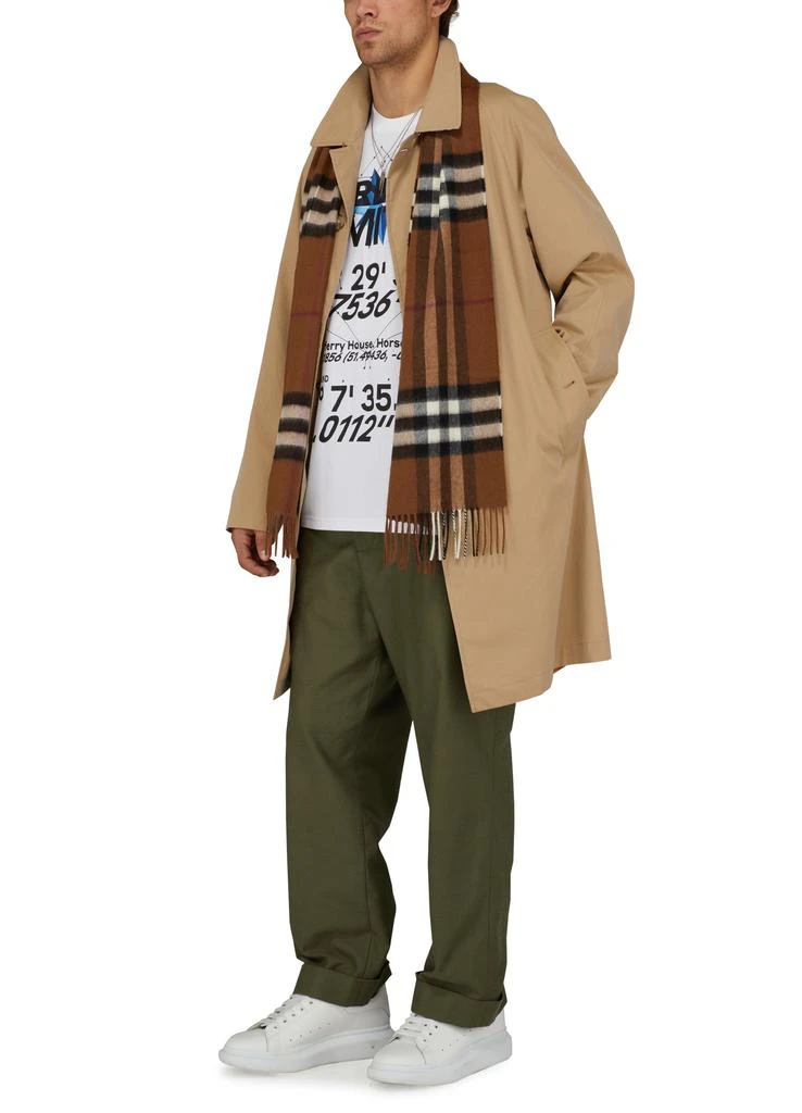 商品Burberry|超大尺寸经典格纹围巾,价格¥4579,第5张图片详细描述