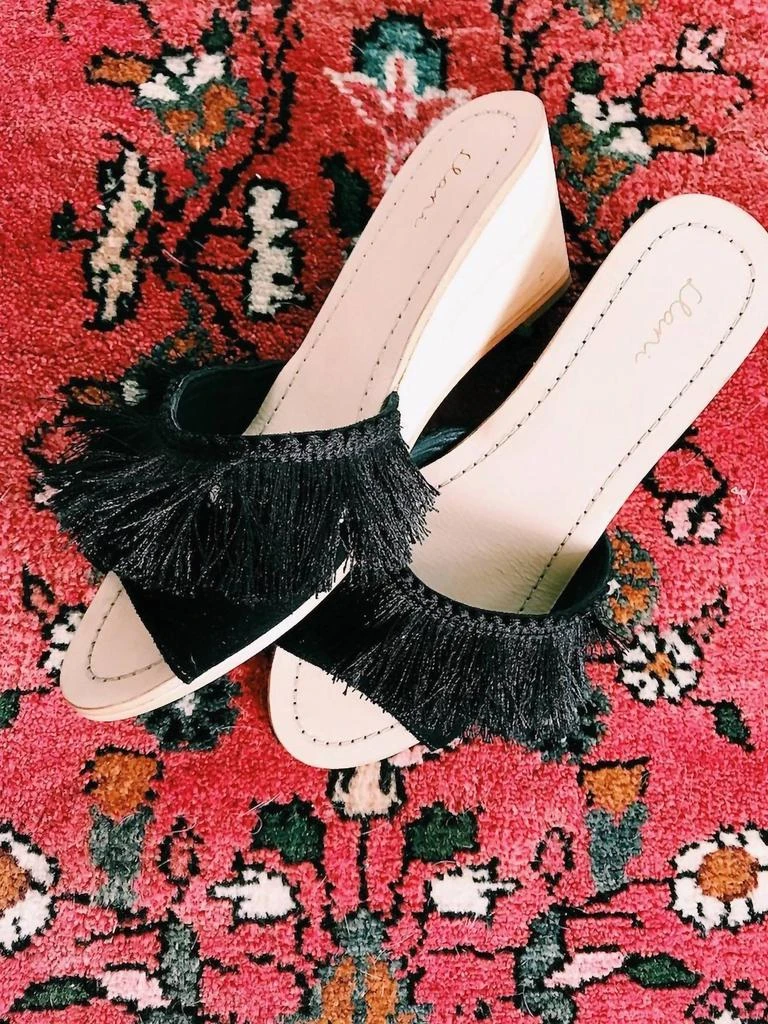 商品Llani|Hidden Gem Fringe Wedge in Black,价格¥1167,第1张图片