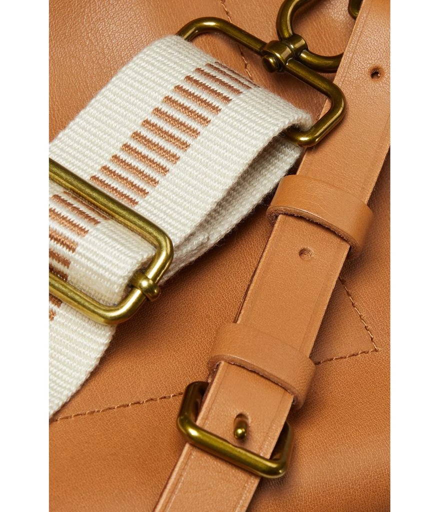 商品Madewell|The Leather Carabiner Crossbody Sling Bag: Webbing Strap Edition,价格¥1191,第4张图片详细描述