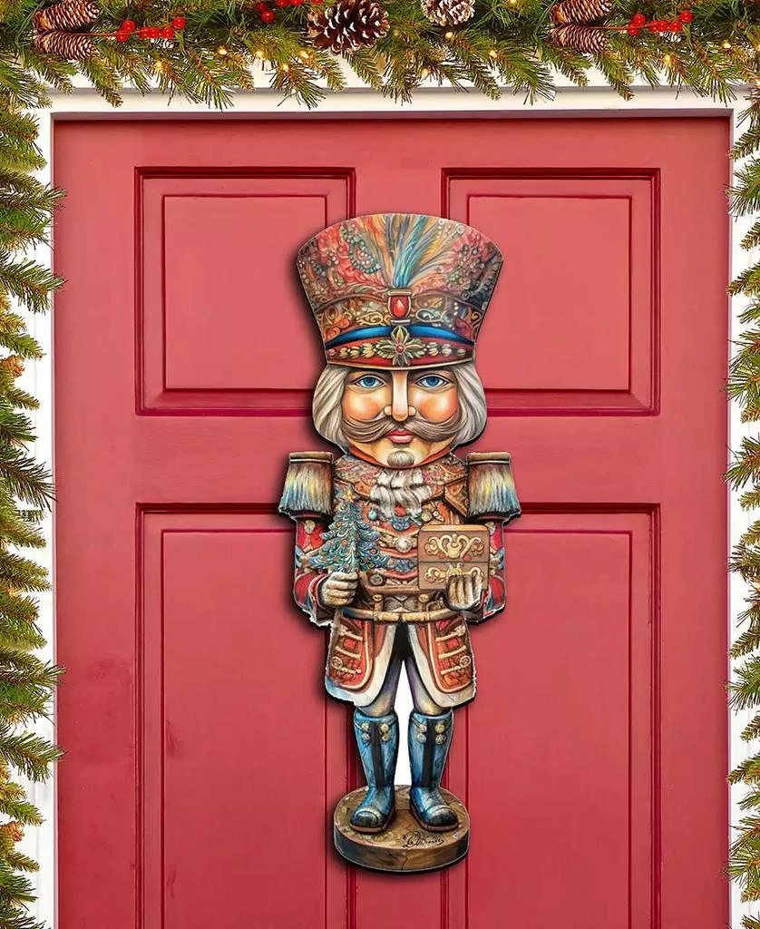 商品Designocracy|Regal Nutcracker Prince Christmas Door Decor Wooden Wall Decor G. DeBrekht,价格¥1099,第2张图片详细描述