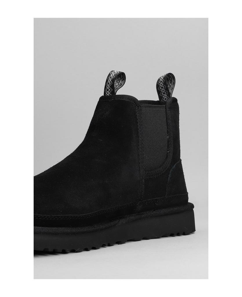 商品UGG|Neumel Low Heels Ankle Boots In Black Suede,价格¥1383,第7张图片详细描述