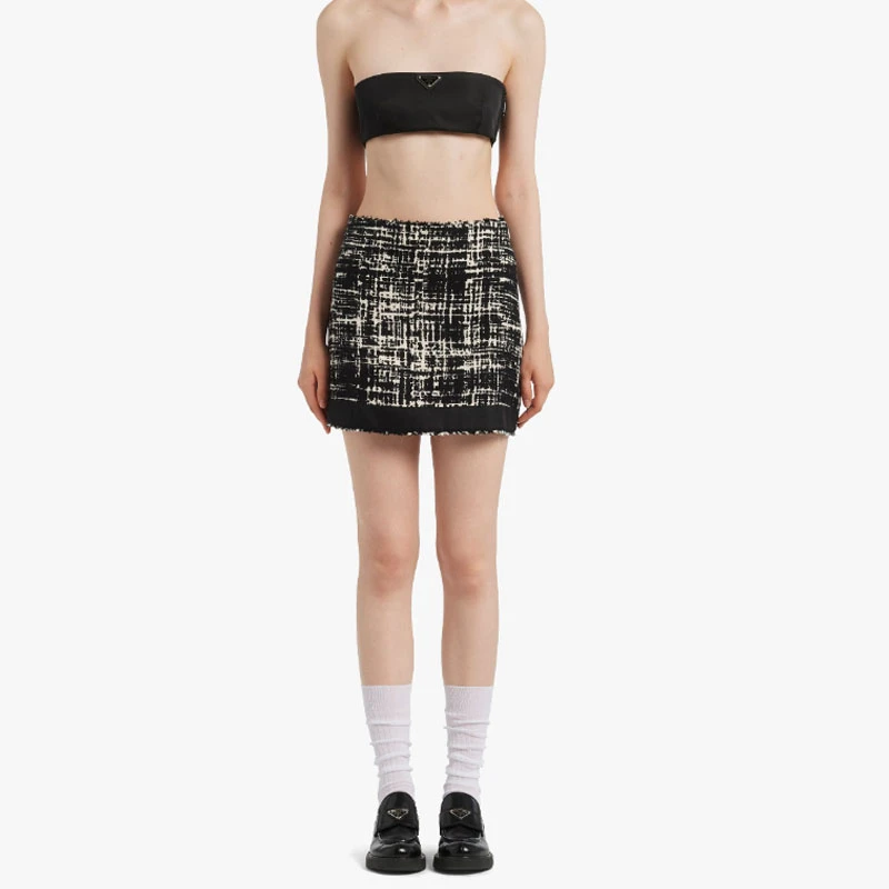 商品[国内直发] Prada|[预售3天]普拉达 花呢针织半身短裙 女款 黑色,价格¥1900,第4张图片详细描述