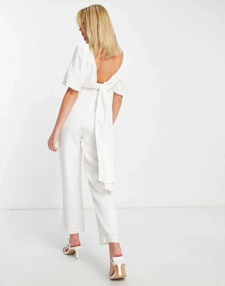 商品Hope & Ivy|Hope & Ivy Bridal puff sleeve bow back jumpsuit in ivory,价格¥652,第2张图片详细描述