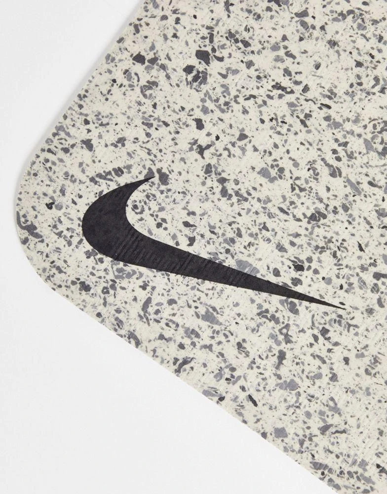 商品NIKE|Nike Move Yoga Mat 4MM in stone,价格¥305,第4张图片详细描述