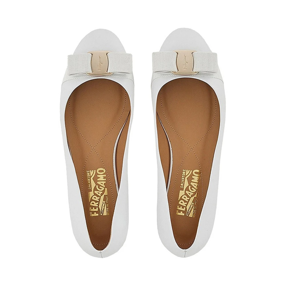 SALVATORE FERRAGAMO 女士白色牛皮平底船鞋 01-A181-744762 商品