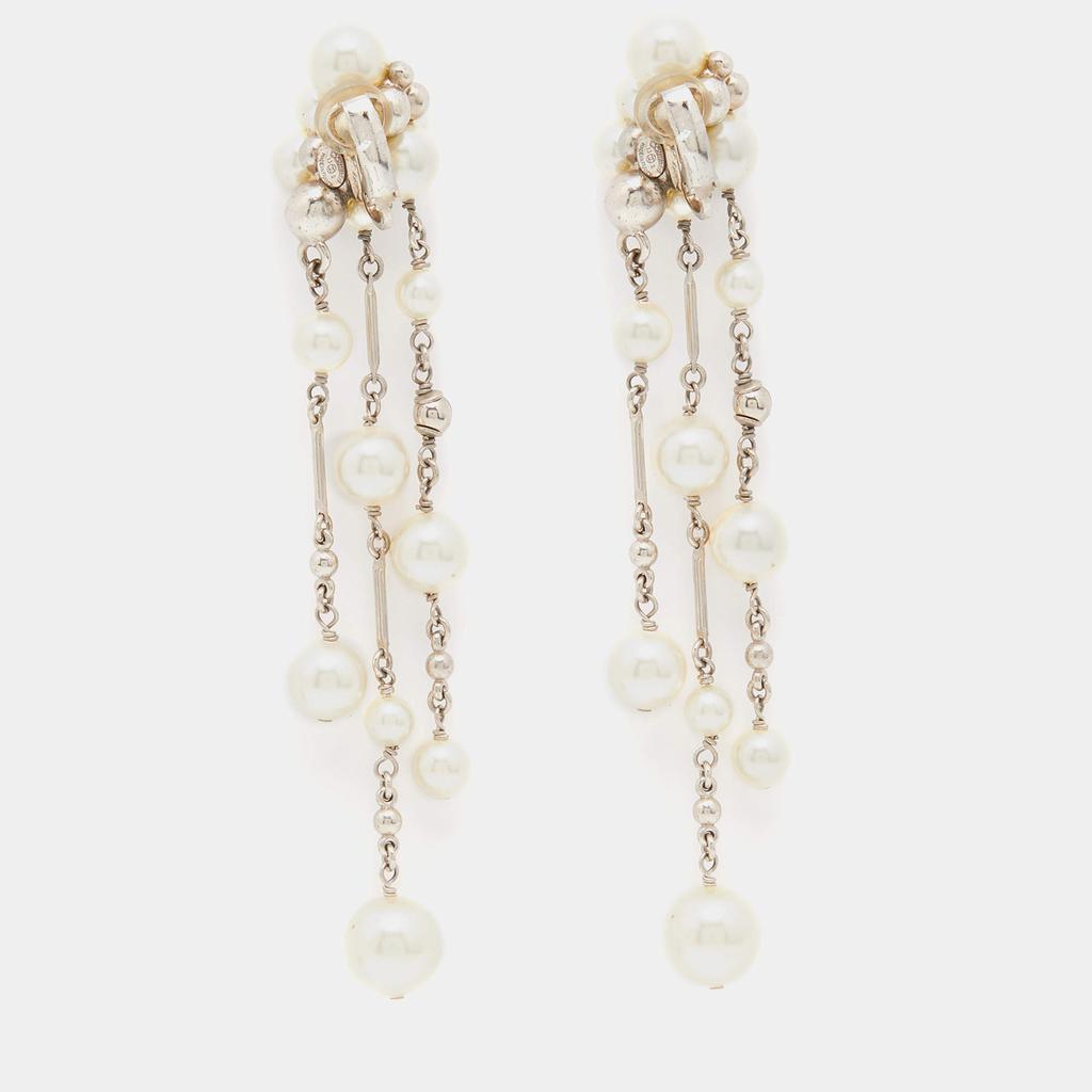 Chanel Silver Tone Cluster Faux Pearl Dangle Clip On Earrings商品第3张图片规格展示