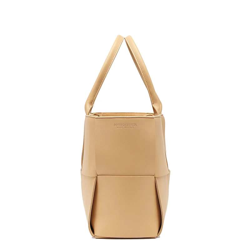 【包税】Bottega Veneta/葆蝶家 经典ARCO TOTE系列 女士杏仁色羊皮牛皮Intrecciato编织单肩手提托特包609175VMAY52700 商品