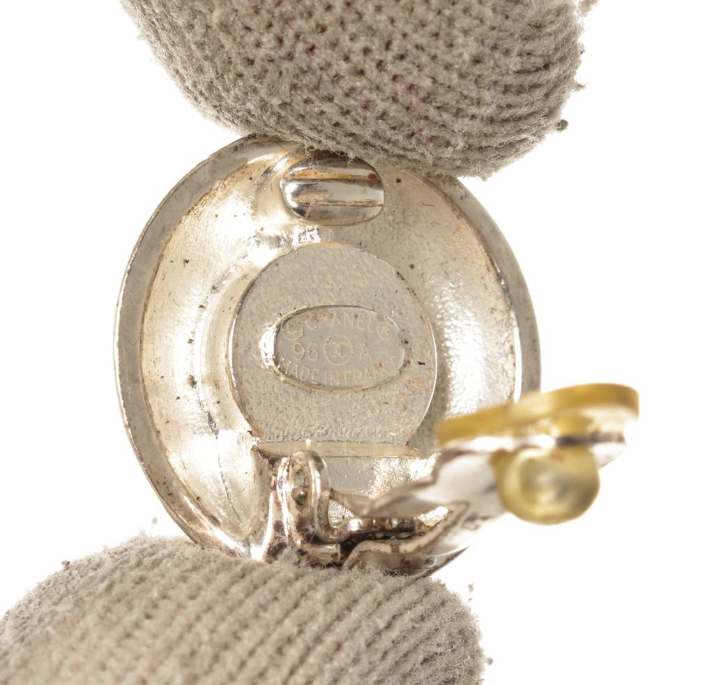 Chanel Splatter Gold & Silver Logo Earrings商品第4张图片规格展示