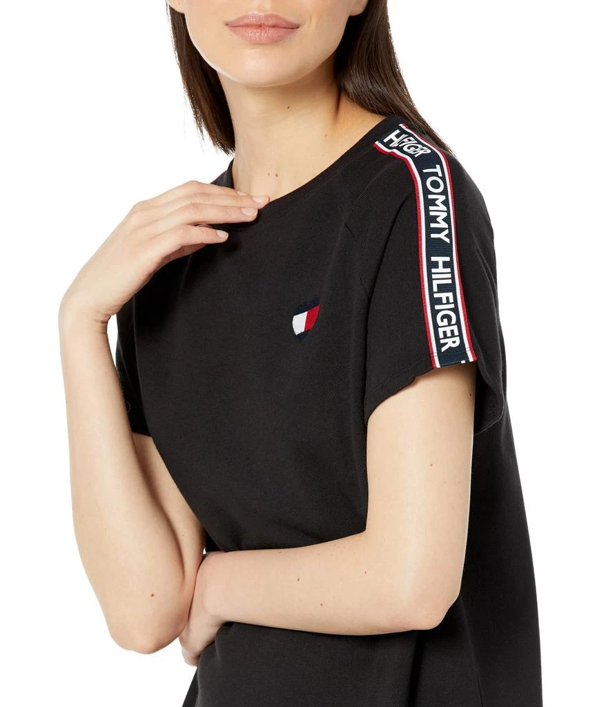 商品Tommy Hilfiger|Logo Heart Tee Dress,价格¥303,第3张图片详细描述