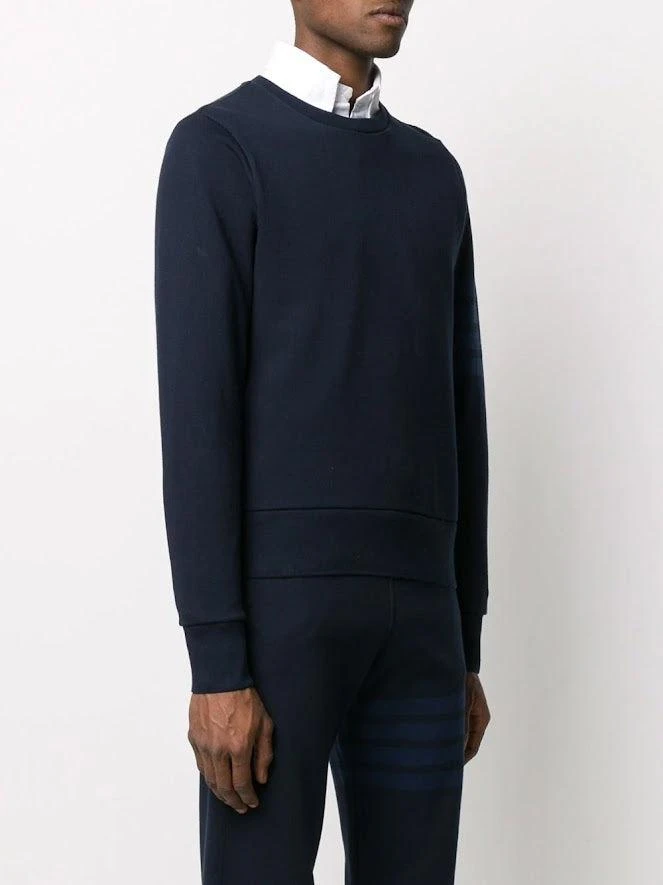 商品Thom Browne|THOM BROWNE MEN RELAXED FIT CREW NECK SWEATSHIRT W/ TONAL 4 BAR SLEEVE IN LOOPBACK,价格¥3472,第1张图片