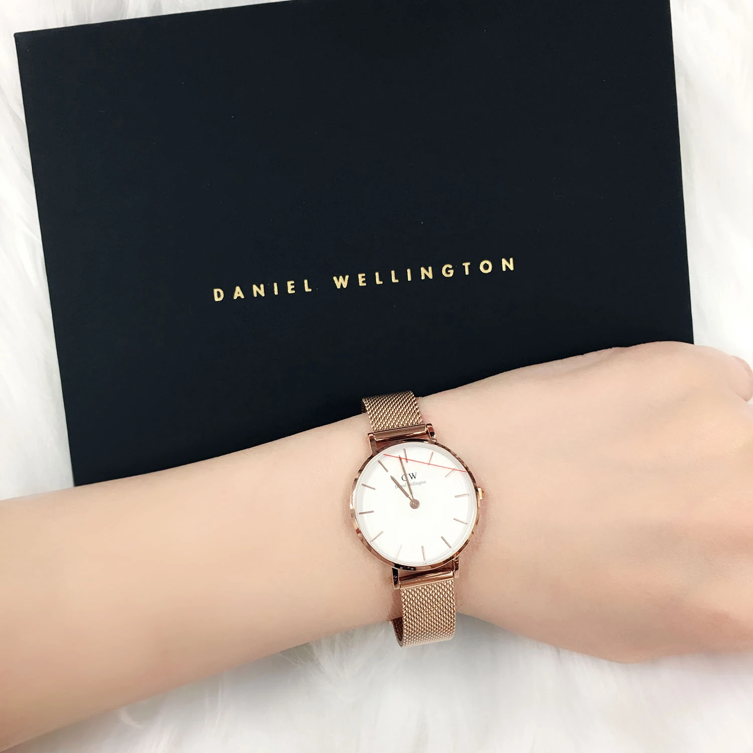 商品Daniel Wellington|包邮 | 女式28mm白色表盘玫瑰金表壳玫瑰金链条表带+白色皮质表带石英表（预计 1 周发货）【Z洛杉矶直发】,价格¥1022,第2张图片详细描述