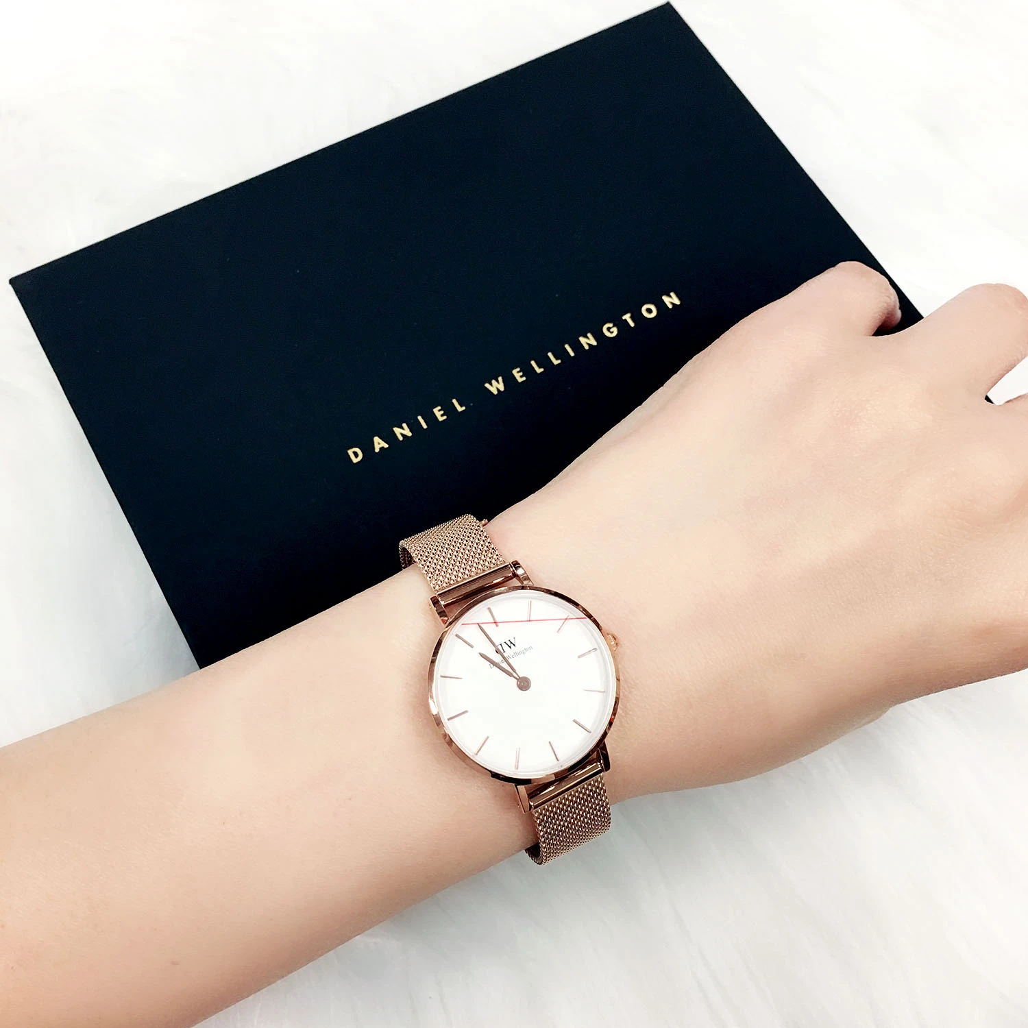 商品Daniel Wellington|包邮 | 女式28mm白色表盘玫瑰金表壳玫瑰金链条表带+白色皮质表带石英表（预计 1 周发货）【Z洛杉矶直发】,价格¥1033,第3张图片详细描述