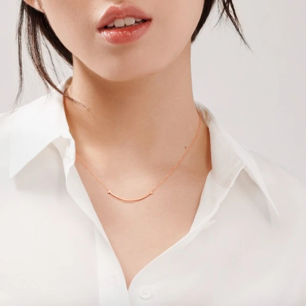 Tiffany 小号T 笑脸项链 18k玫瑰金 美国官网参考价$975 商品