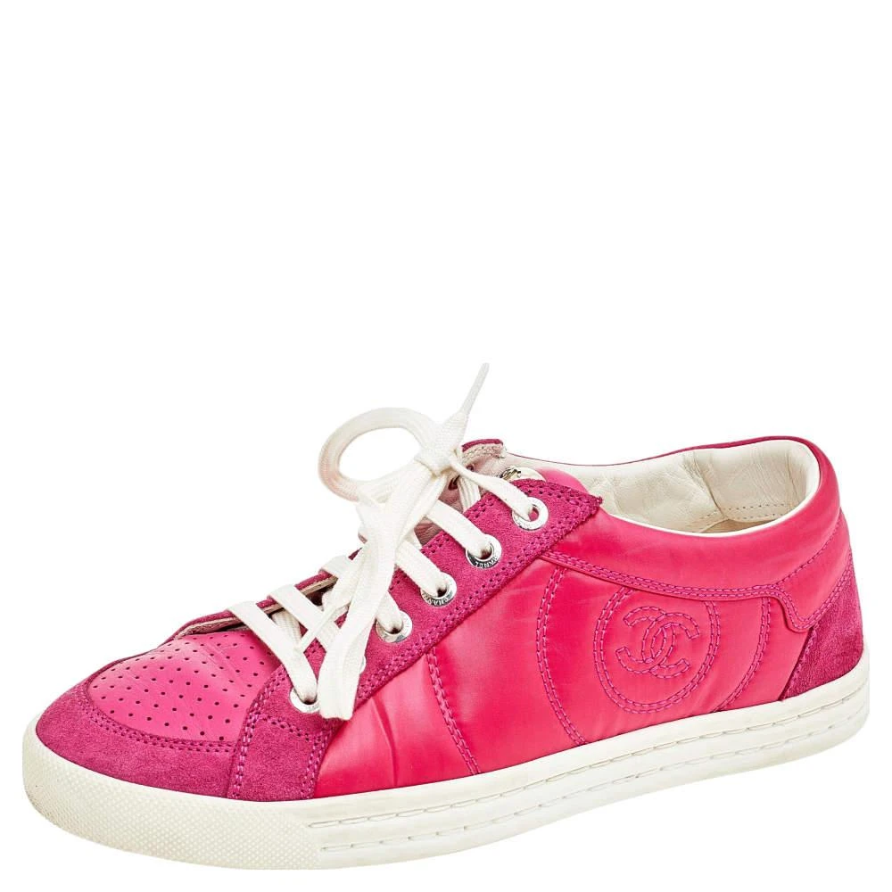 商品[二手商品] Chanel|Chanel Pink Leather, Suede And Nylon CC Pearl Low Top Sneakers Size 35.5,价格¥1753,第1张图片