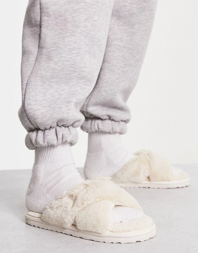 商品Puma|Puma Fluff slippers in beige,价格¥166,第1张图片