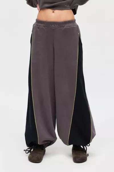 商品Out From Under|Out From Under Cozy Vibes Colorblocked Jogger Sweatpant,价格¥494,第2张图片详细描述