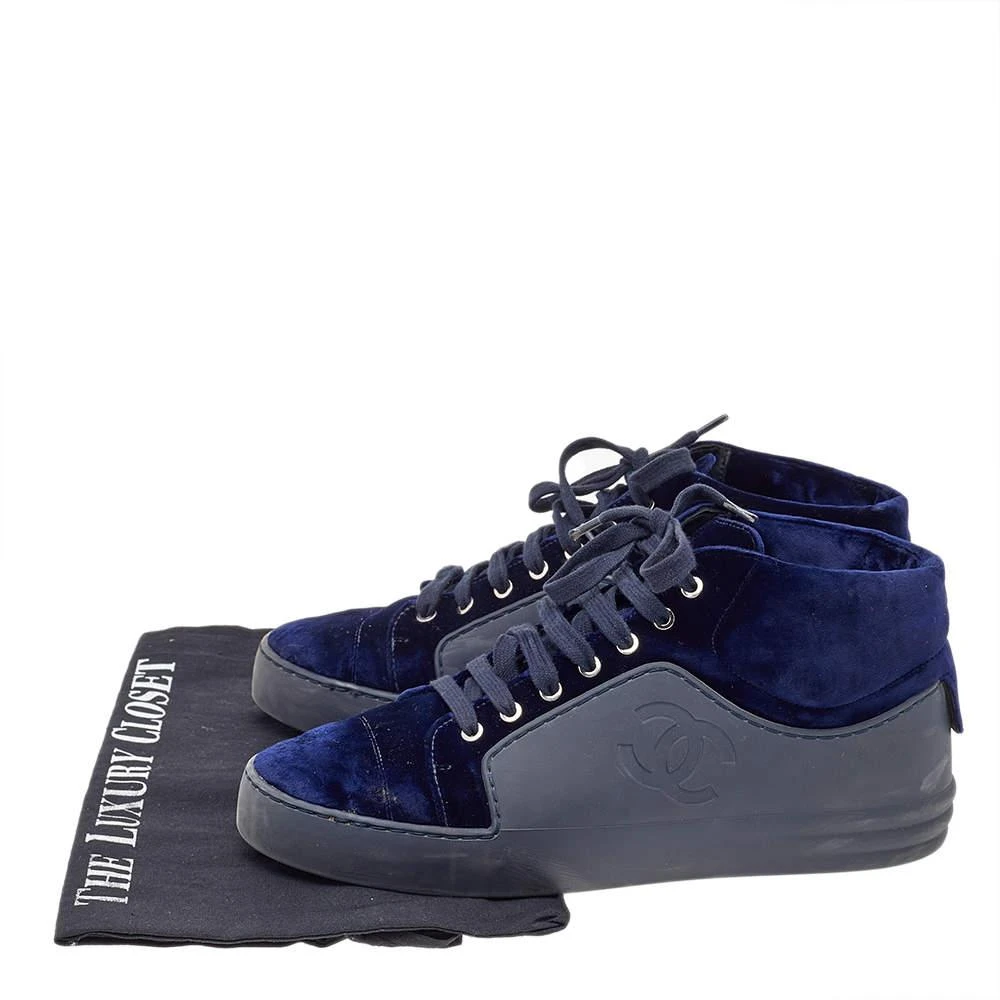 Chanel Navy Blue Velvet And Rubber CC High Top Sneakers Size 37.5 商品