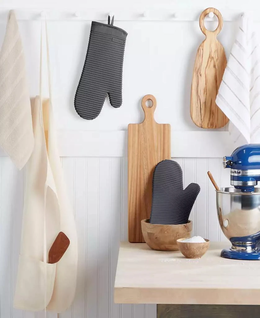 商品KitchenAid|Ribbed Soft Silicone Oven Mitt Set, 2 Piece,价格¥408,第4张图片详细描述