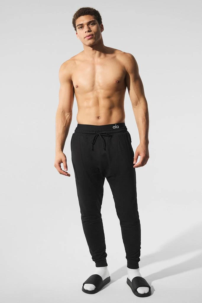 商品Alo|Conquer Revitalize Pant - Black,价格¥973,第3张图片详细描述